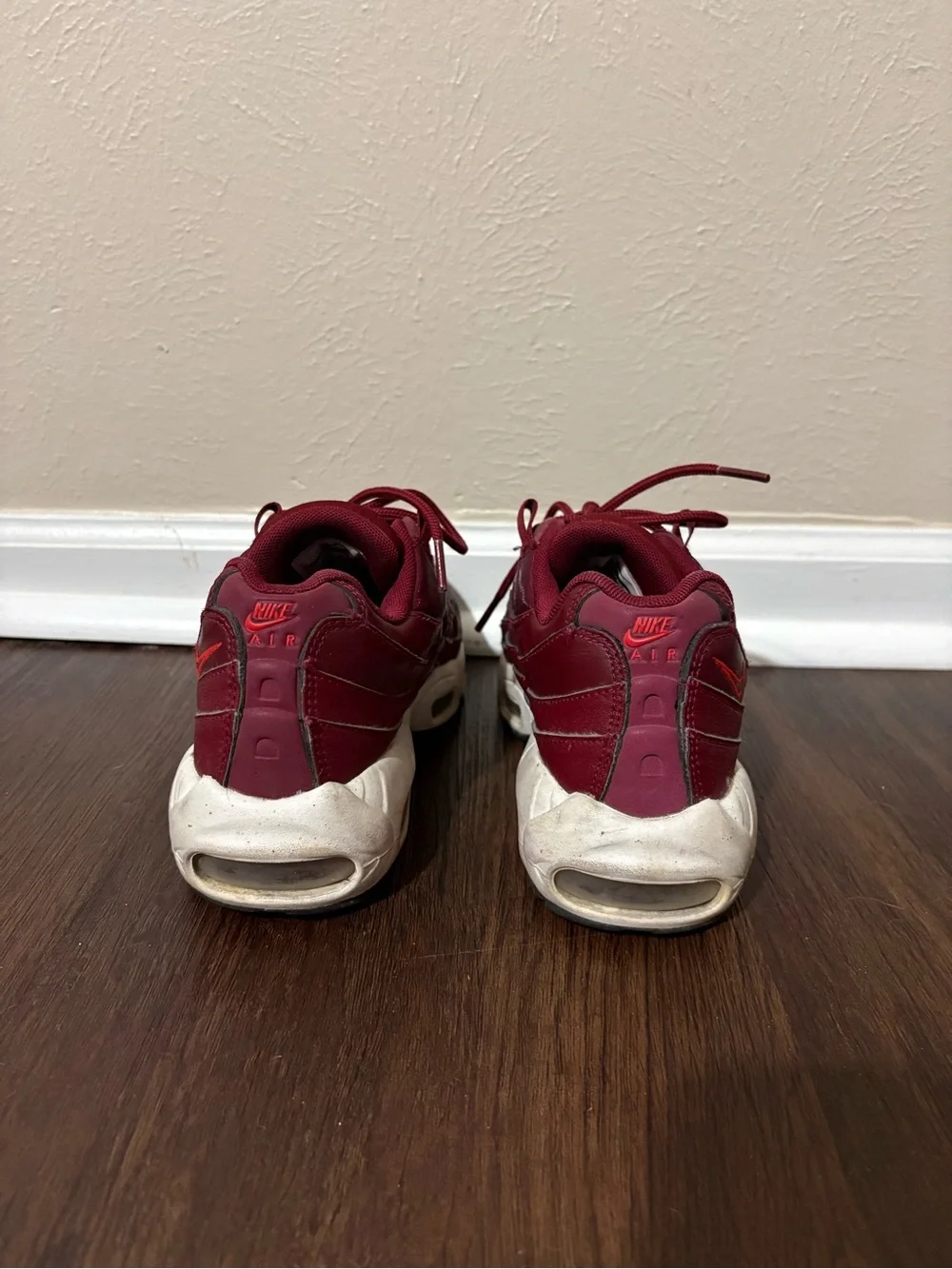 Nike Air Max 95 Sneakers Burgundy Women’s